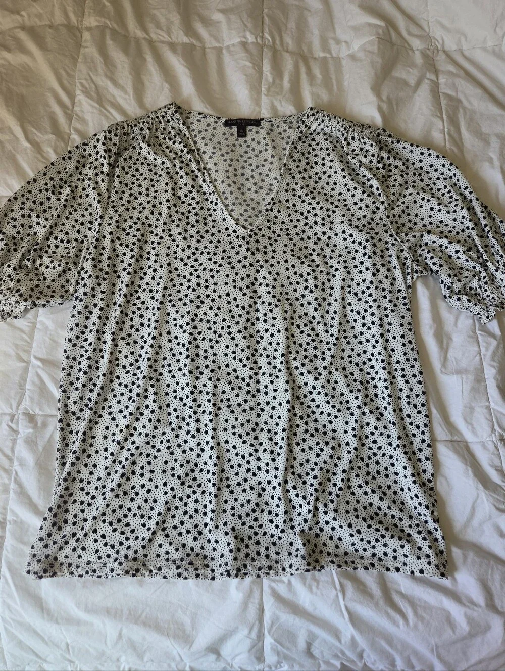 Banana Republic Smocked Cuff Matte Jersey Blouse White Black Spot Pattern SizeXL
